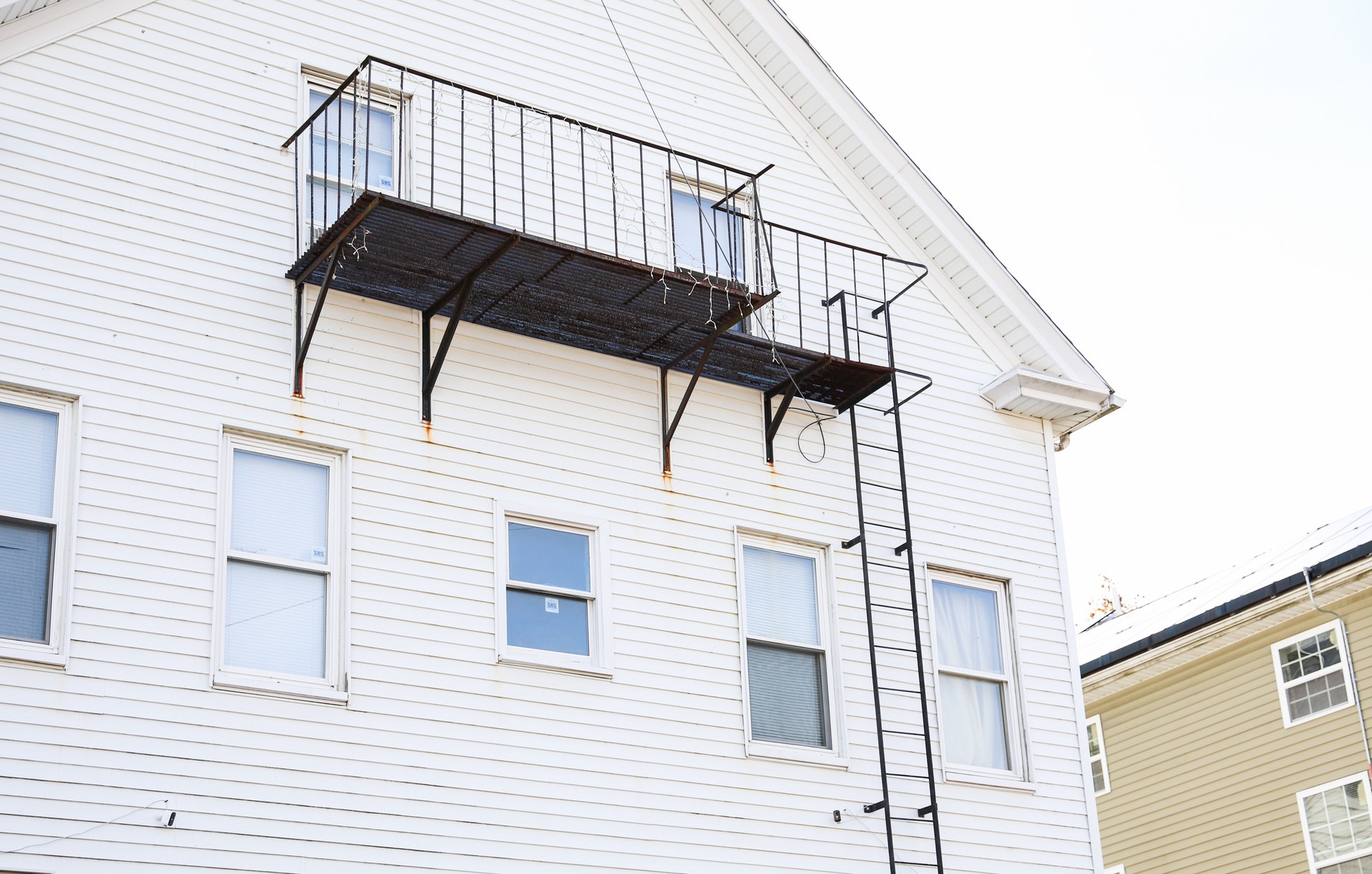 fire escape stairwell on the side of a building, offering a means of evacuation and rescue in case of emergency