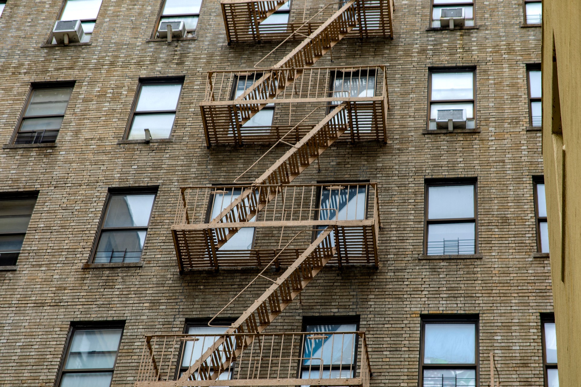 Facade of a building in the Bronx in New York (USA).
